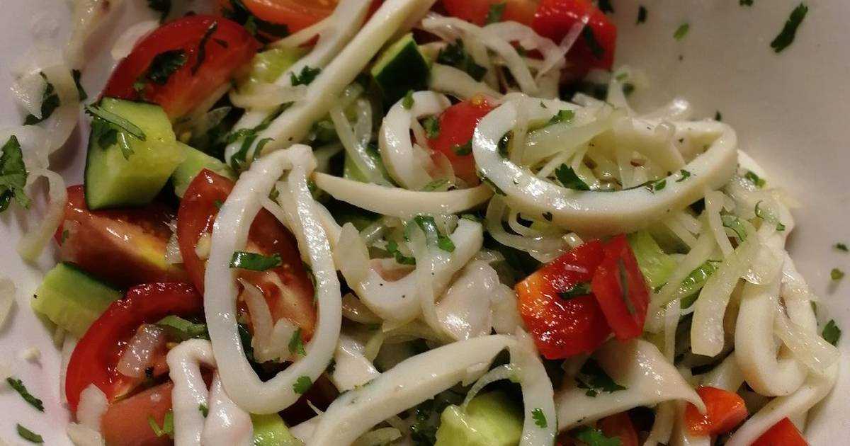 Салат с кальмарами - самые вкусные и простые рецепты салата из кальмаров