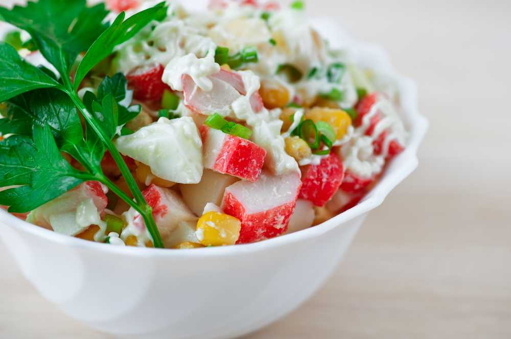 Салат с креветками и кальмарами, очень вкусные и простые рецепты