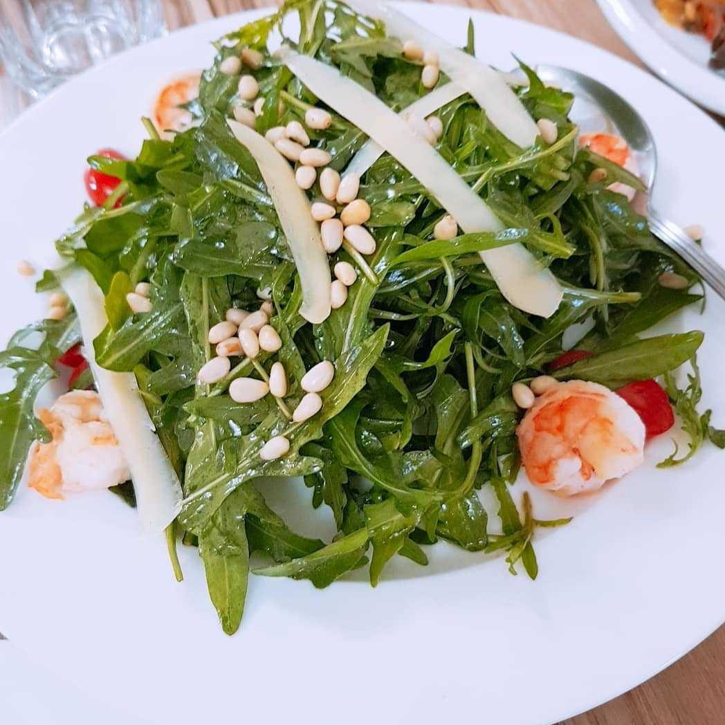 Легкий и очень вкусный 🦐 салат с рукколой и креветками