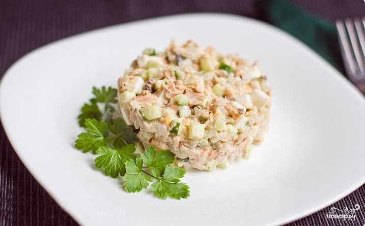 Салат с горбушей и рисом — 7 сытных рецептов