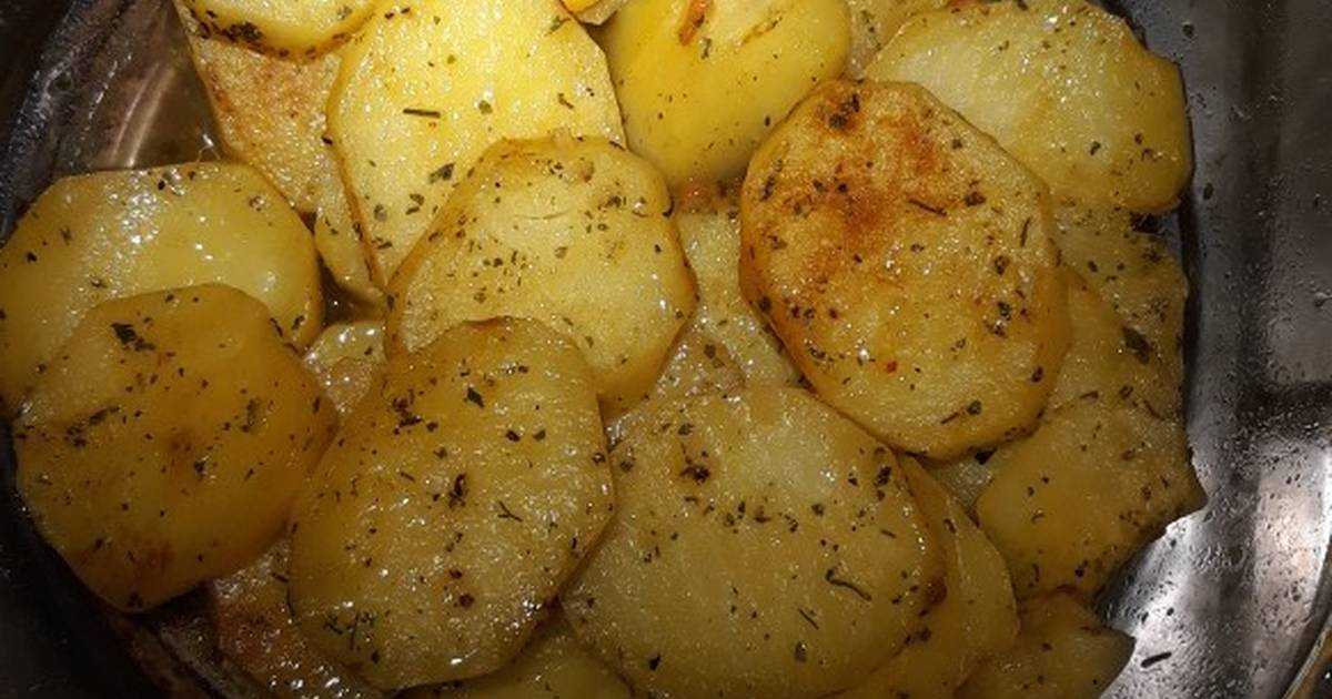 Картошку можно приготовить как угодно – варить, жарить, запекать, и даже делать ее в микроволновке Хотим поделиться с тобой большой подборкой рецептов блюд из картофеля на все случаи жизни – от простых до самых неожиданных