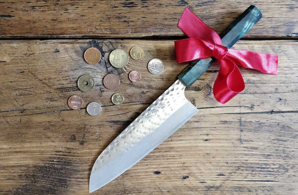 Можно ли дарить ножи в подарок на день рождения женщине или мужчине