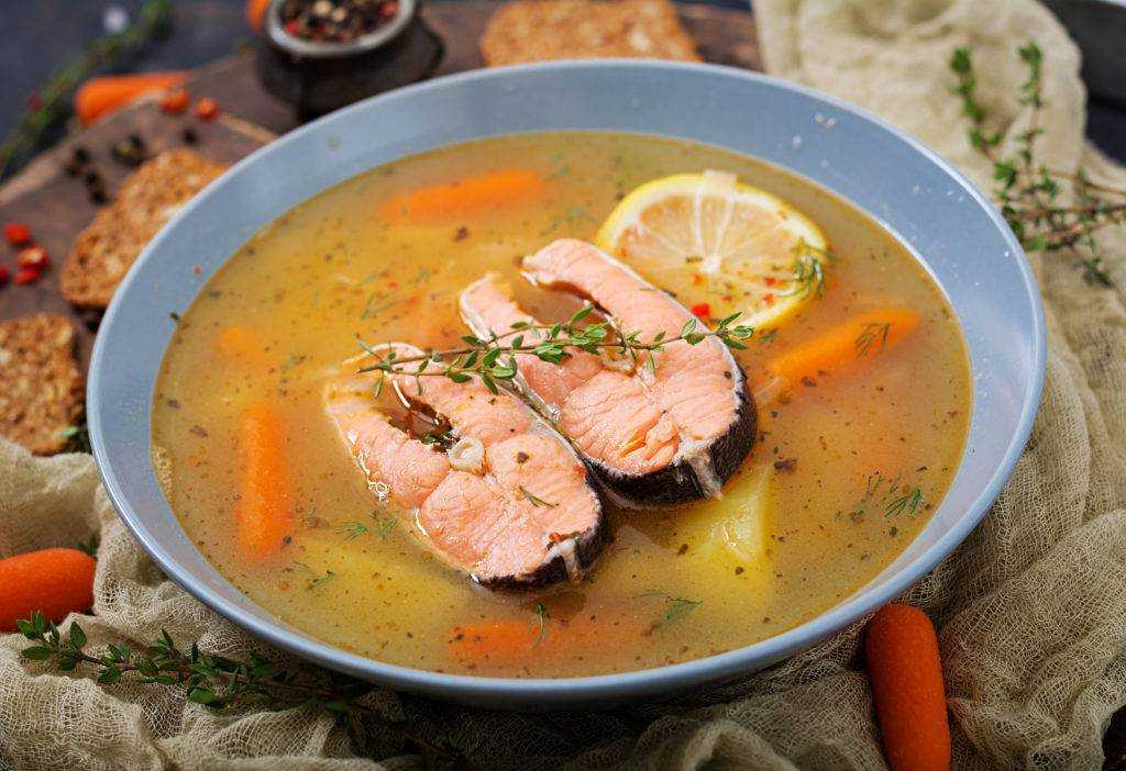 Суп из красной рыбы - сытный обед для всей семьи: рецепт с фото и видео